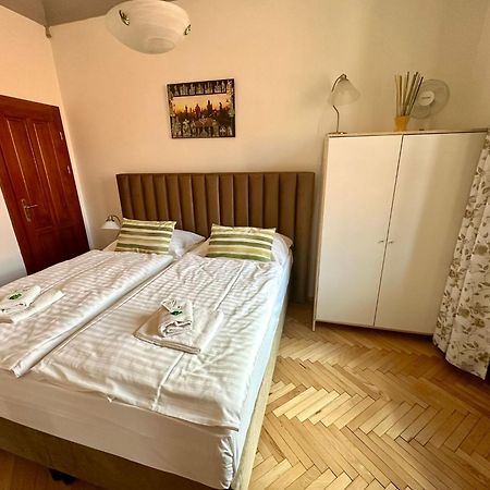 Historic Centre Apartments VIII Прага Екстериор снимка