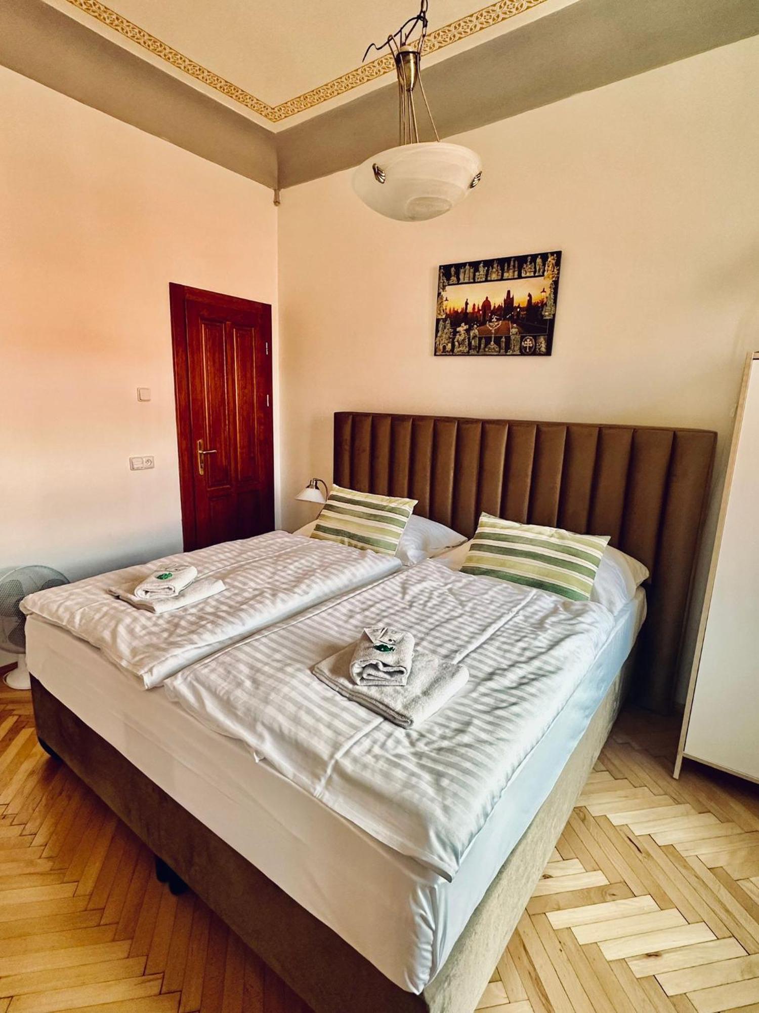 Historic Centre Apartments VIII Прага Екстериор снимка